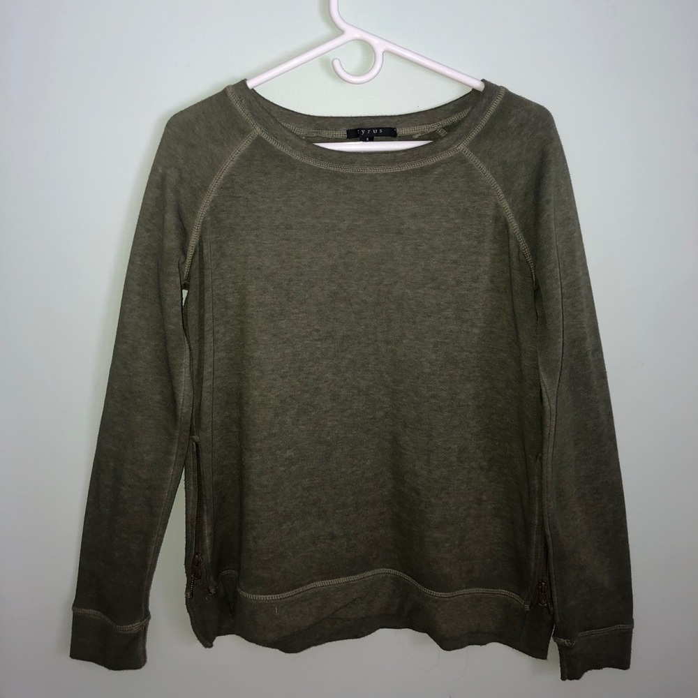 Cyrus army green sweater(small)